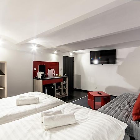 Silesia Residence Ostrava Buitenkant foto A typical studio apartment