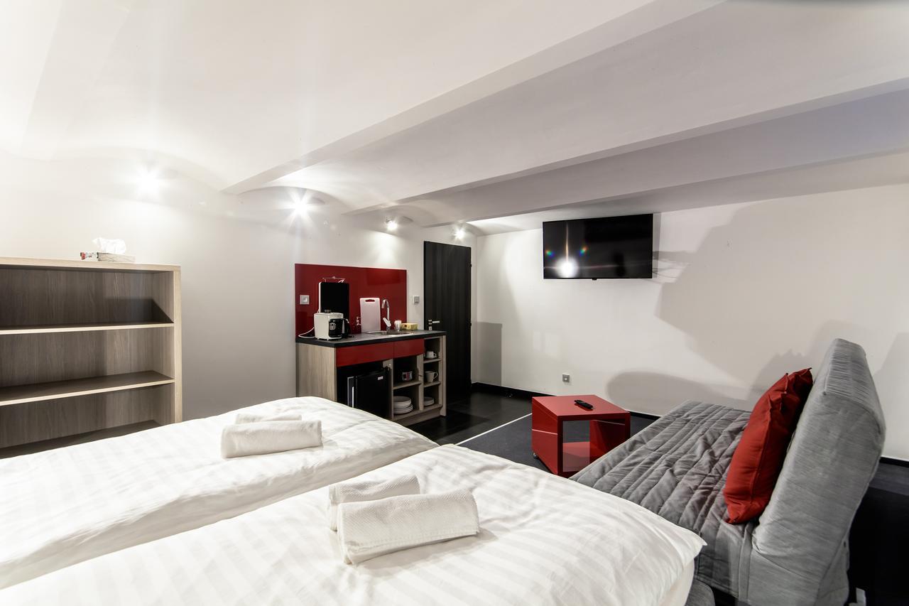 Silesia Residence Ostrava Buitenkant foto A typical studio apartment