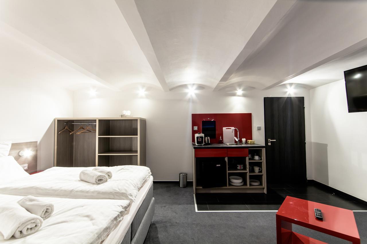 Silesia Residence Ostrava Buitenkant foto A typical room at the hotel