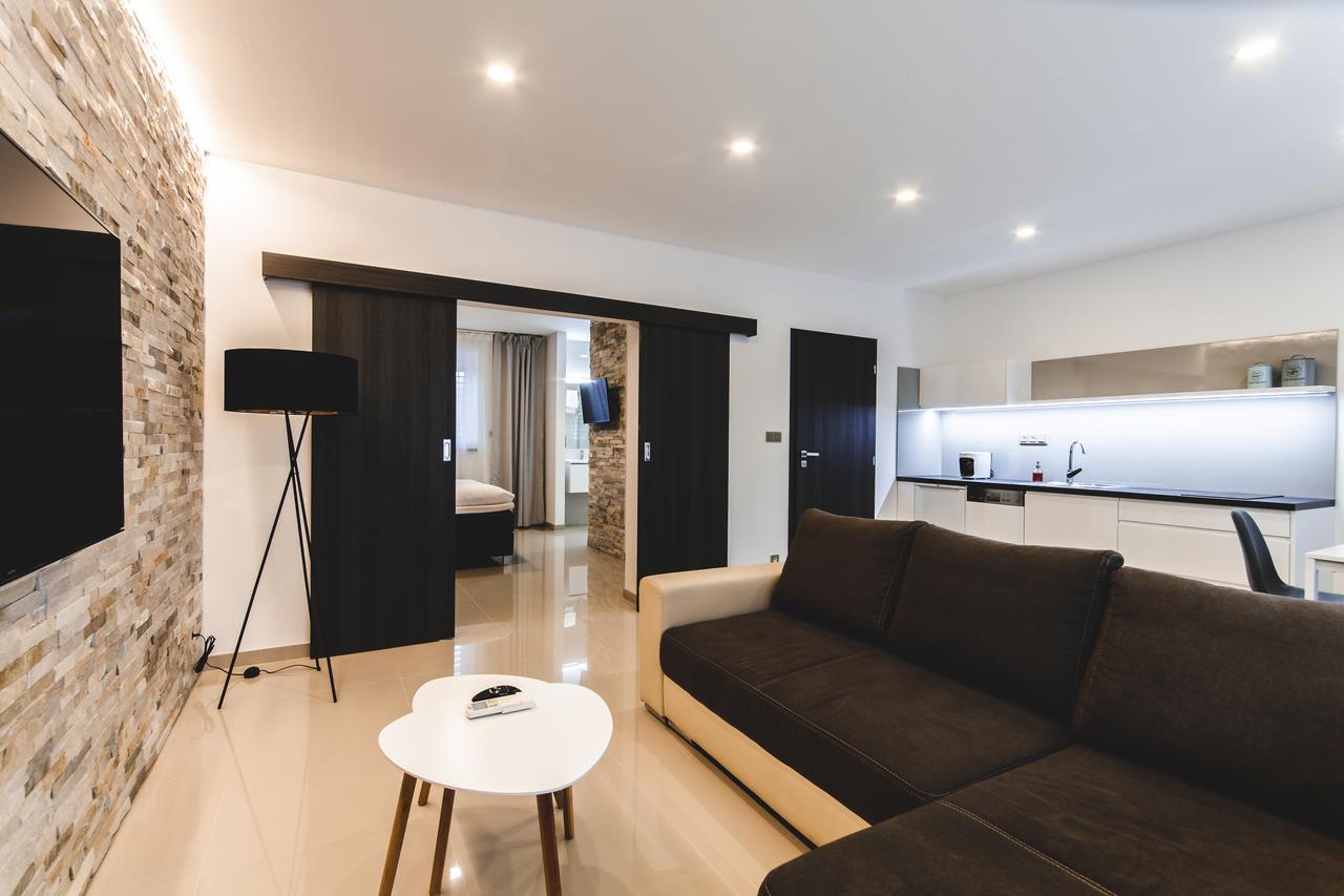 Silesia Residence Ostrava Buitenkant foto A modern apartment