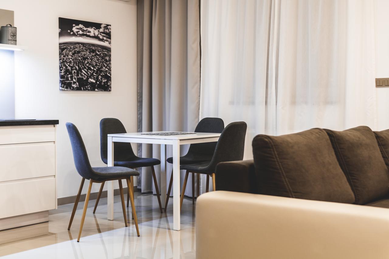 Silesia Residence Ostrava Buitenkant foto A living room with a dining table